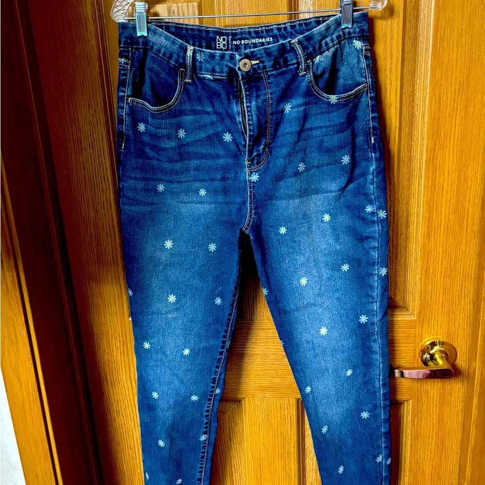 No Boundaries Denim Crop Jeans